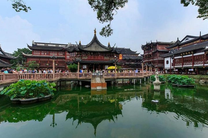 Shanghai City Day Tour with Yuyuan Garden and Huangpu River Cruise