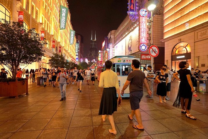 Shanghai City Day Tour with Yuyuan Garden and Huangpu River Cruise