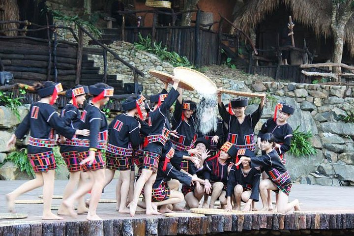 One Day Private Tour of Yanoda Tropical Rain Forest Park and Li Minority Culture Park