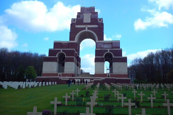 Canadian Somme and Flanders battlefield tour 2 days starting from Lille or Arras