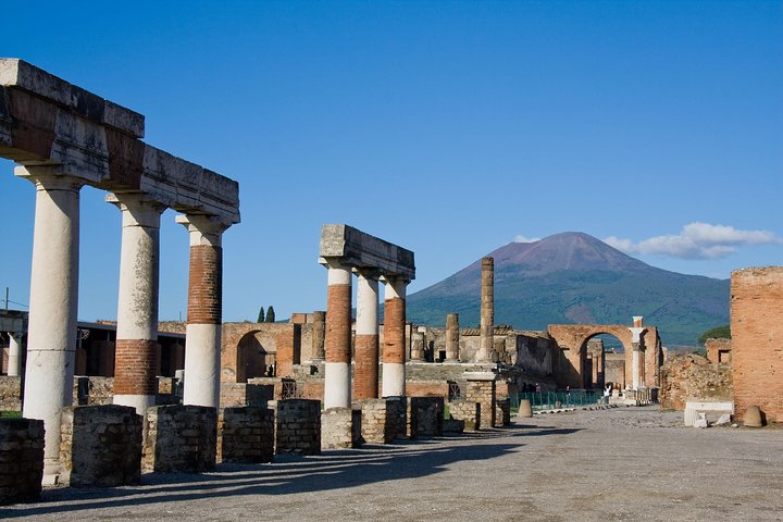 Pompeii 2h Small-Group Tour with Expert Archaeologist