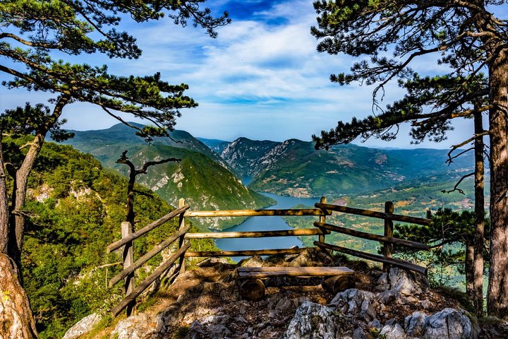Sarajevo to/from Belgrade UNESCO Transfer Day Tour (Fees Incl.)