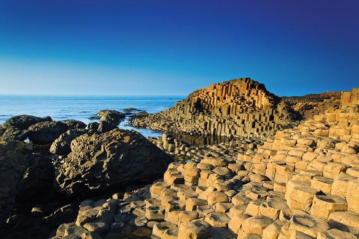Guided Day Tour: Giant's Causeway from Belfast
