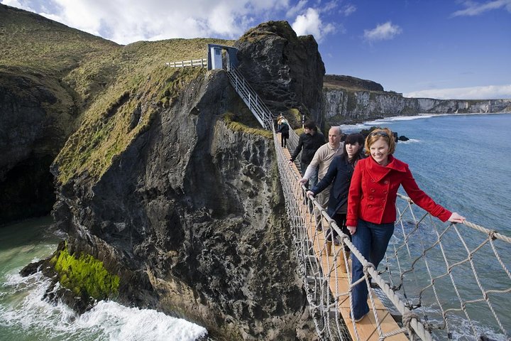 Guided Day Tour: Giant's Causeway from Belfast