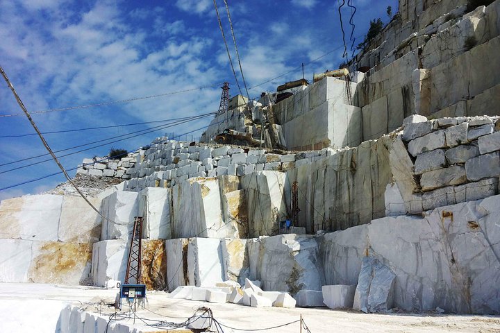 Carrara: Exclusive Marble Cave Tour Adventure in a 4x4