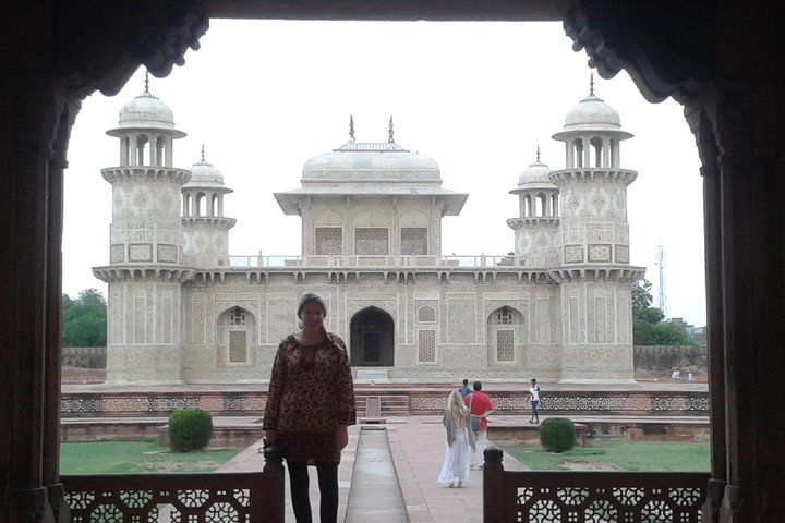 Delhi to Agra and Taj Mahal Private Day Trip by Express Train with Lunch