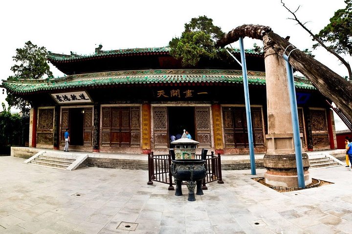4-Day Private Trip to Maiji Mountain Grottoes, Fuxi Temple, Dadiwan from Tianshui