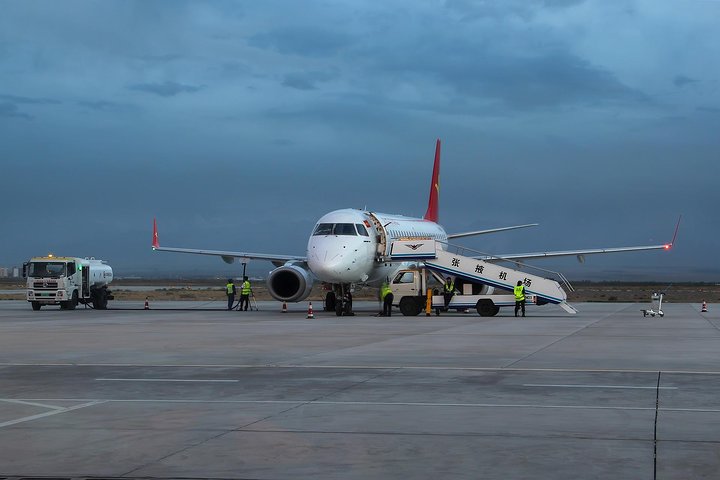 Private Airport Transfer: Zhangye Hotel to Zhangye Airport (YZY)