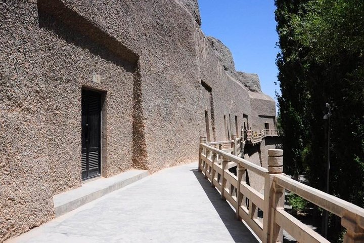 Private One Day Tour Western Thousand Buddha Grottoes and Sun Gate Pass Include Lunch