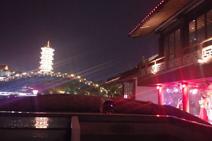 Guilin Four lakes night cruise with the English speaking driver from Guilin hotel