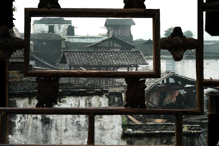 Private Transfer from Fenghuang to Guilin and stops at Hongjiang