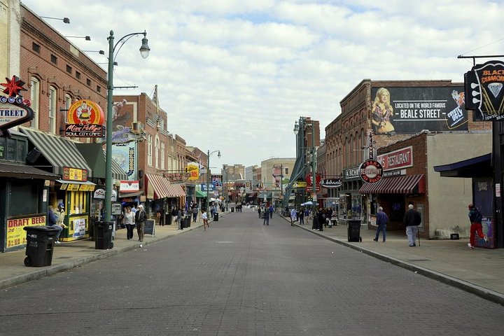 Guided Memphis City Tour that includes Riverboat Cruise