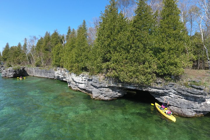 Cave Point Kayak Tour
