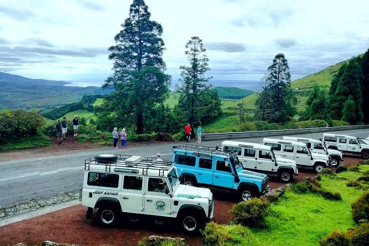 Jeep Tour Full Day Sete Cidades & Lagoa do Fogo with lunch and drinks included.