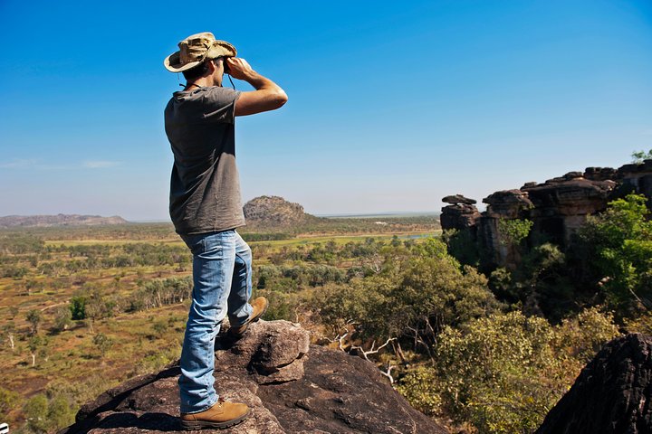 Arnhem Land Yingana Injalak Hill Full Day Tour from Jabiru