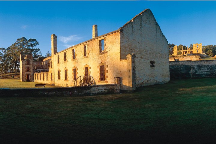 Tasman Island Cruises and Port Arthur Historic Site Day Tour from Hobart