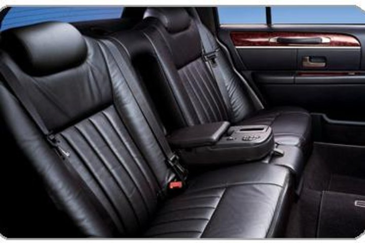 Private Arrival Transfer: Buffalo Niagara Airport to Niagara Falls, Ontario