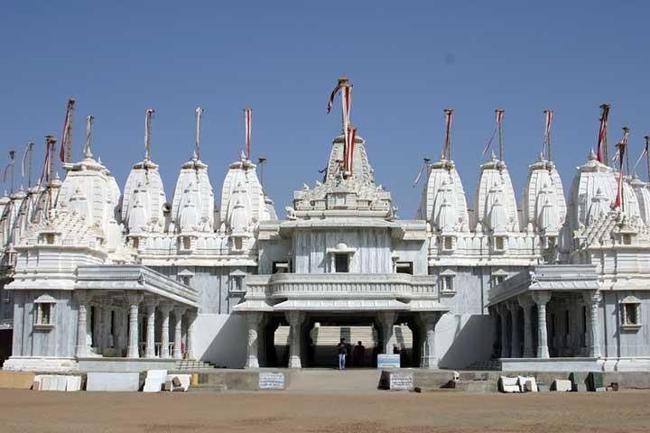 Bikaner Full Day Sightseeing with Bhandeshwari Jain Temple and Lunch