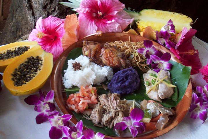 Kauai: Luau Kalamaku with Buffet Dinner and Show