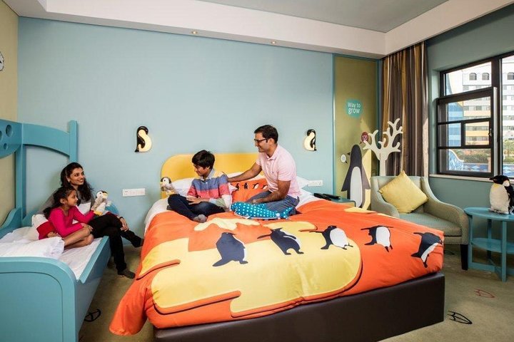 E-Ticket: Zhuhai Chimelong Ocean Kingdom, Circus & Penguin Hotel 1-night Coupon