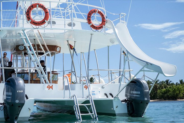 Small Group Snorkeling Cruise with Open Bar and Light Snacks