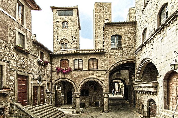 Viterbo Private City Tour including Popes Tombs Conclave Palace and Duomo