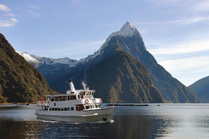Cruise Milford NZ Small Boutique Cruise Experience