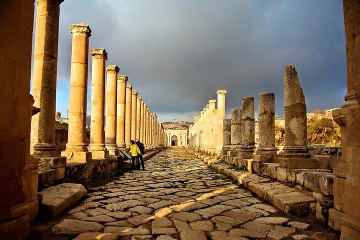 Jerash and Dead Sea with Resort Access & Lunch