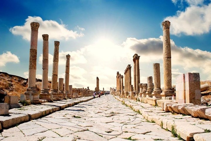 Jerash and Dead Sea with Resort Access & Lunch