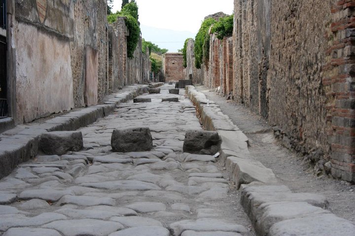 Day Trip to Pompeii Ruins from Rome