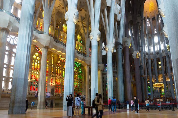 Sagrada Familia English Guided Tour & Optional Tower Access