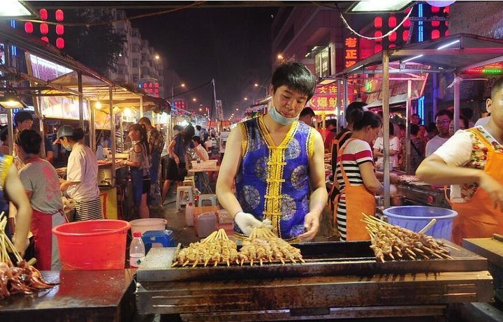 4-Hour Private Tour to Shenyang Zhongshan Square and Xingshun Night Market