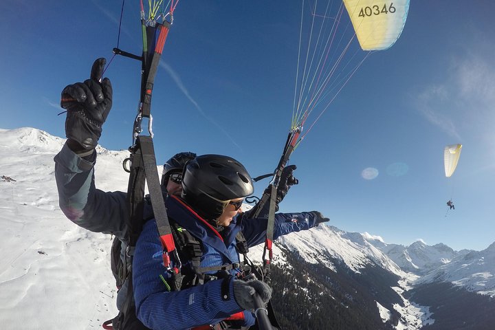 DAVOS: Paragliding For 2 Passengers - Together In The Air! (Video&Photos Incl.)