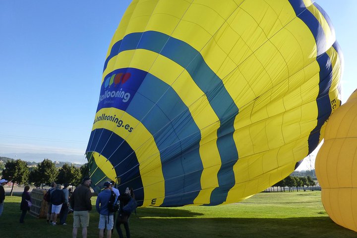 Balloon Ride over Catalonia with optional Pick-up from Barcelona