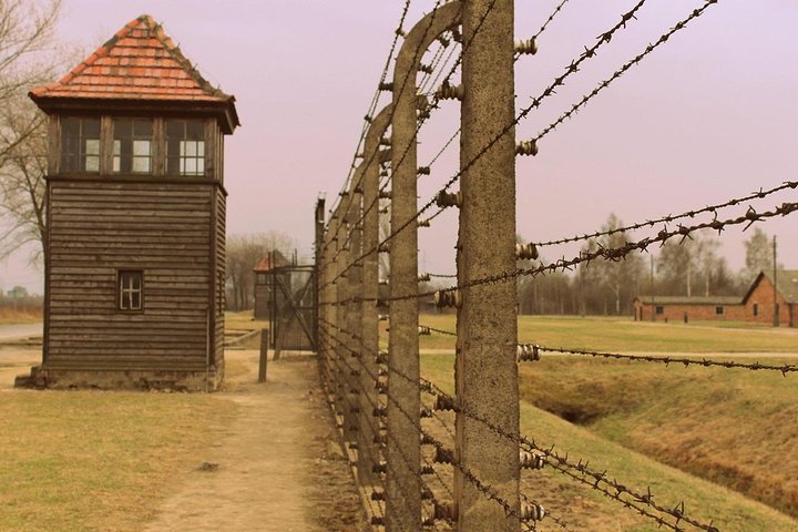 Small Group Auschwitz Tour from Lodz with Lunch