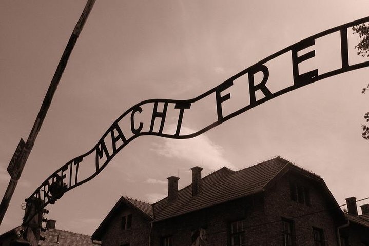 Small Group Auschwitz Tour from Lodz with Lunch