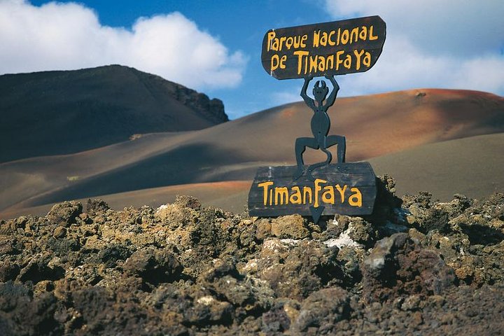 Full Day Tour to Timanfaya, Green Lagoon and La Geria