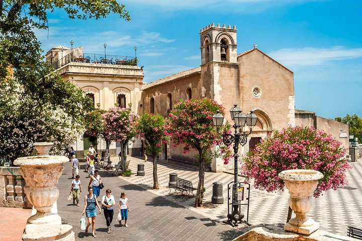 Taormina and Castelmola private and guided tour with Arancino