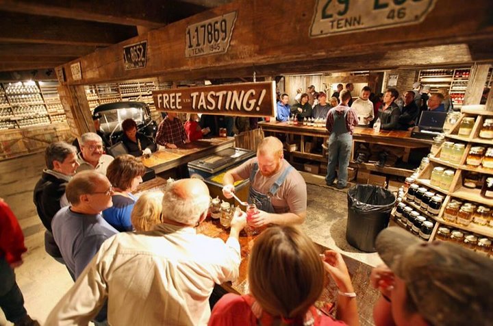 Famous Moonshine & Wine Tour From Pigeon Forge