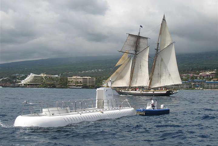 Big Island: Atlantis Submarine from Kona Beach