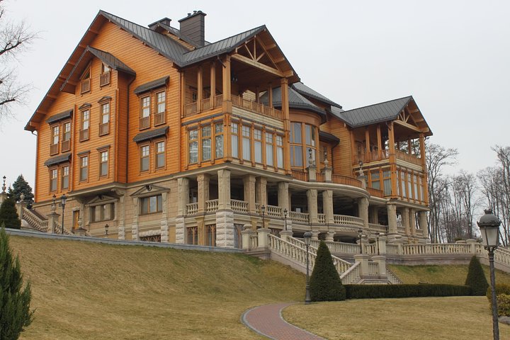 Private Tour Ukrainian President Yanukovych's Residence from Kyiv