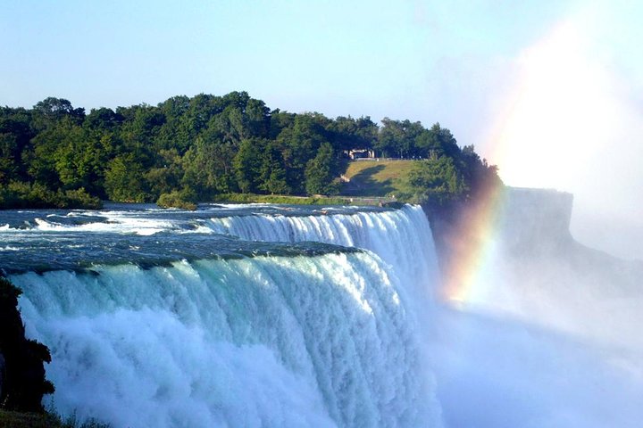 Niagara Falls Day Tour Includes Boat Cruise, Winery Stop & Lunch