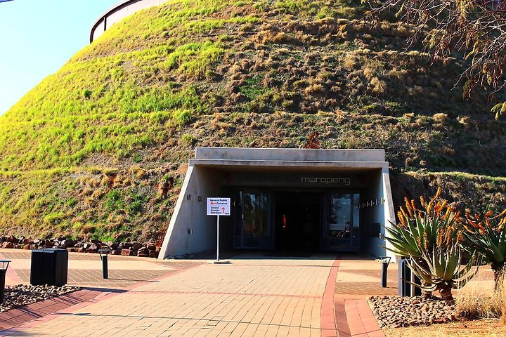 Cradle of Humankind Tour:Sterkfontein Caves & Maropeng Experience