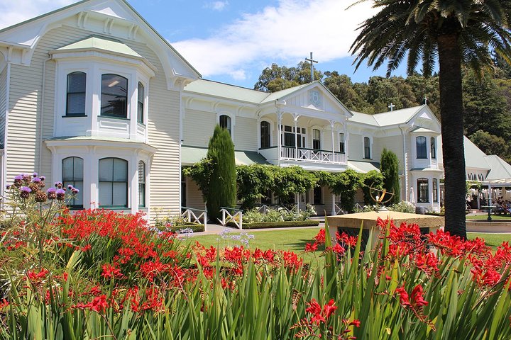 Premium 4 -Best Wineries Napier Hawke's Bay Tour, 5.5h - 6Hours