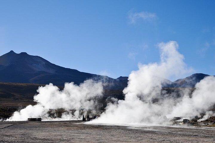 San Pedro de Atacama: 2-Day tour visiting Tatio Geysers & the Moon Valley