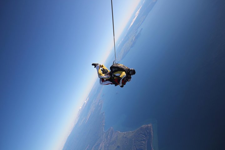 Lake Taupo 12,000-Foot Tandem Skydiving
