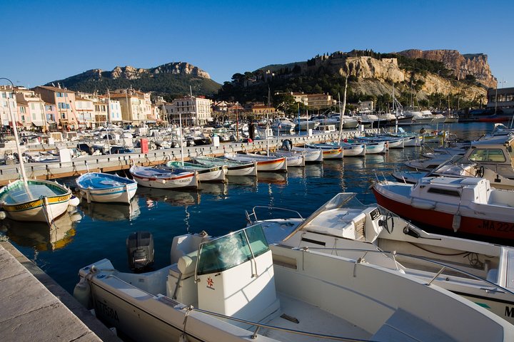 Private transfer by car: Marseille airport to / from Cassis-La Ciotat