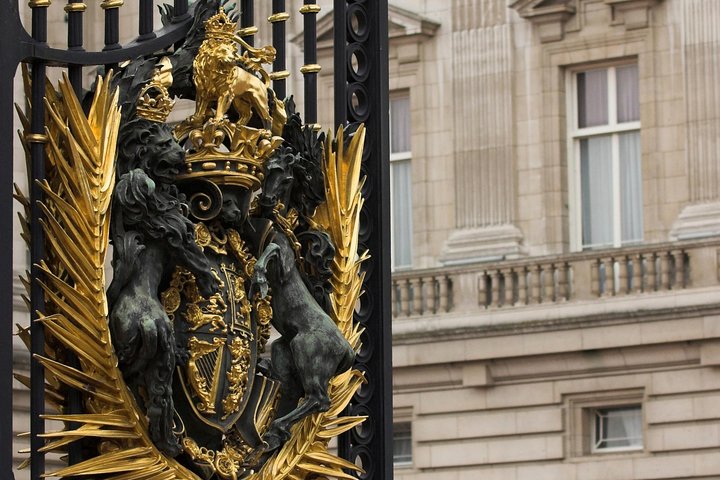 Buckingham Palace Entrance Ticket & Changing of the Guard Tour