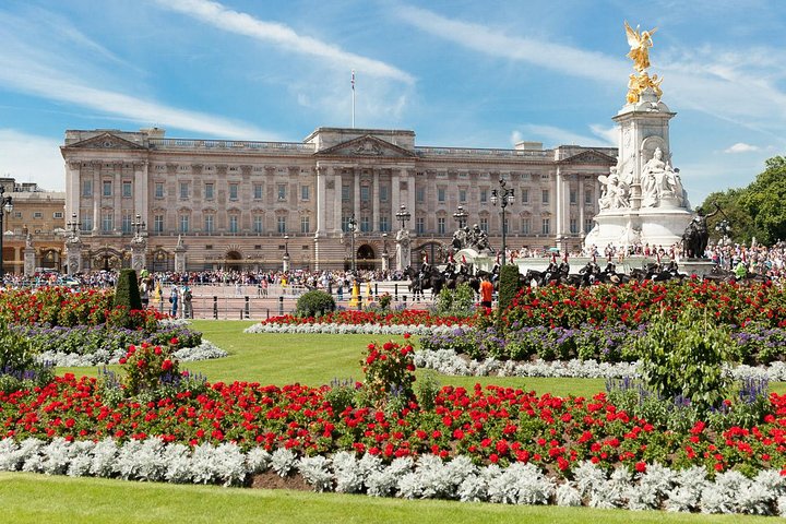 Buckingham Palace Entrance Ticket & Changing of the Guard Tour