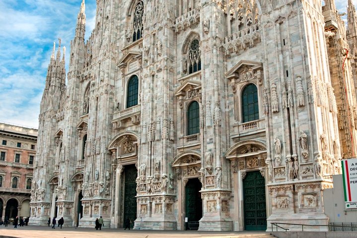 Milan Super Saver: Skip-the-Line Duomo and Rooftop Guided Tour